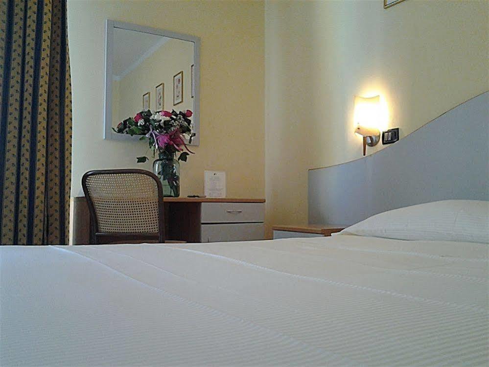 Hotel Adriatico トリカーゼ エクステリア 写真